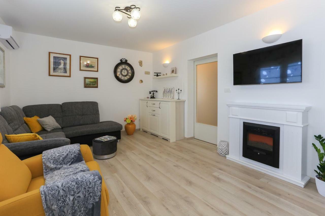 Ferienwohnung Periska Kaštela Exterior foto